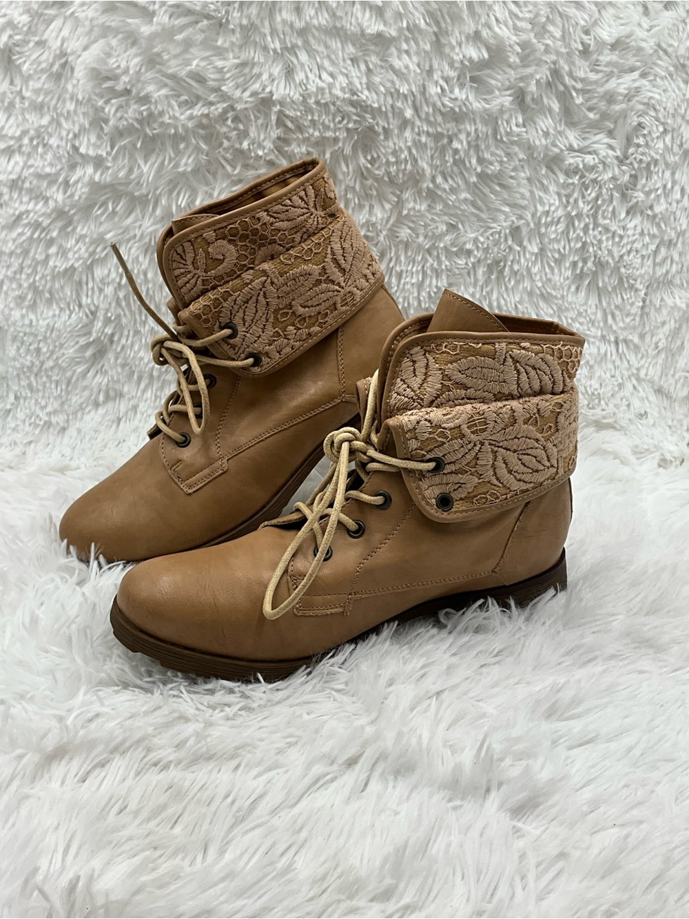 Rock & Candy by ZiGi “Spraypaint” Boots Size 8.5 Tan Lace-Trim Lace-Up